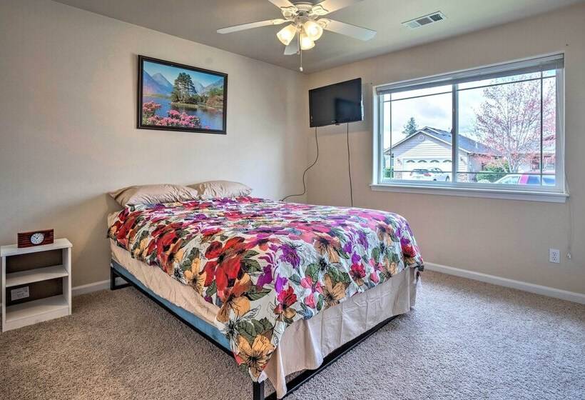 Grants Pass Home: 1 Mi To Downtown & Rogue River!