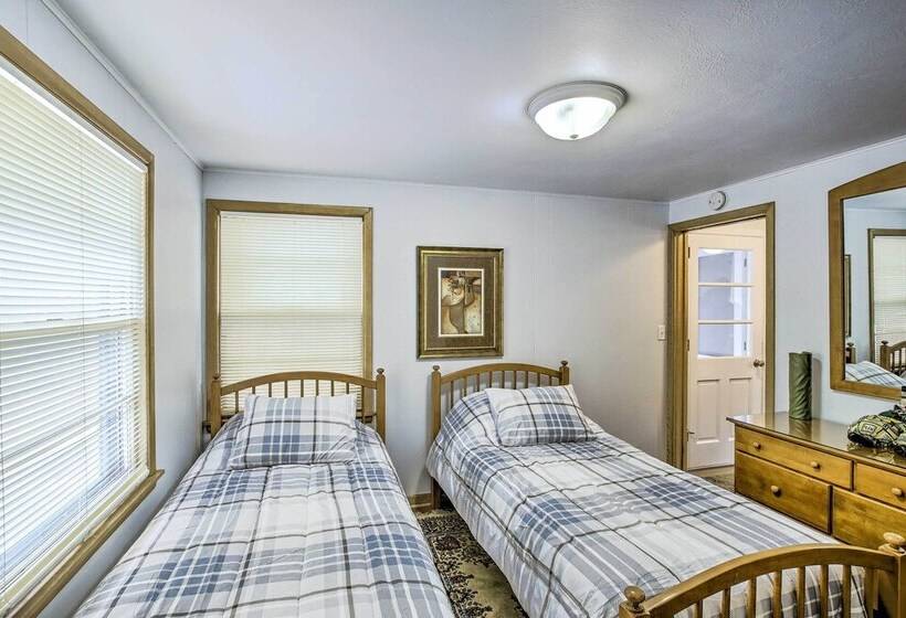 Green Bay Home: 3 Blocks To Lambeau Field!