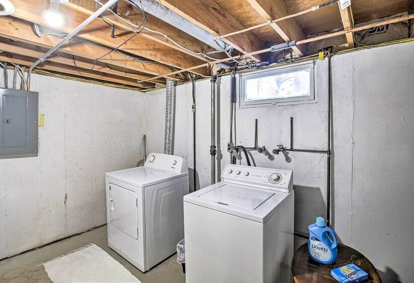 Green Bay Home: 3 Blocks To Lambeau Field!