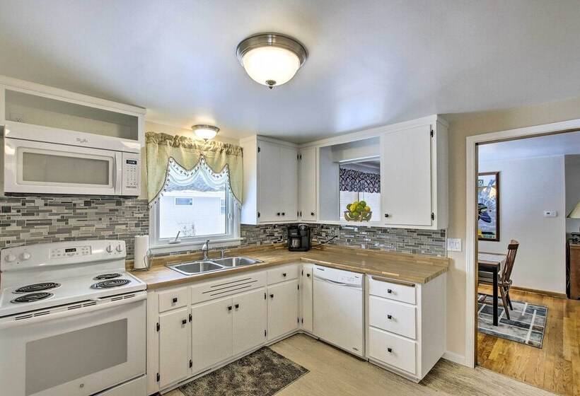 Green Bay Home: 3 Blocks To Lambeau Field!