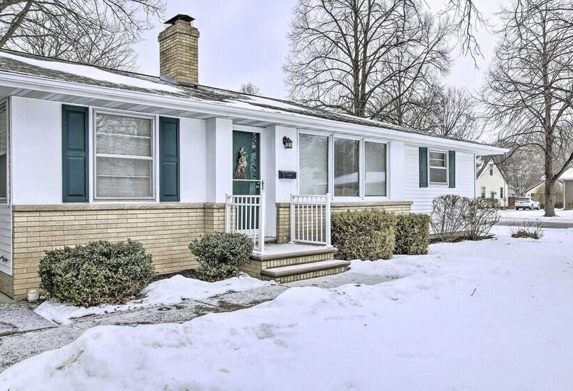 Green Bay Home: 3 Blocks To Lambeau Field!