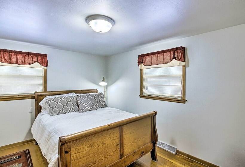 Green Bay Home: 3 Blocks To Lambeau Field!