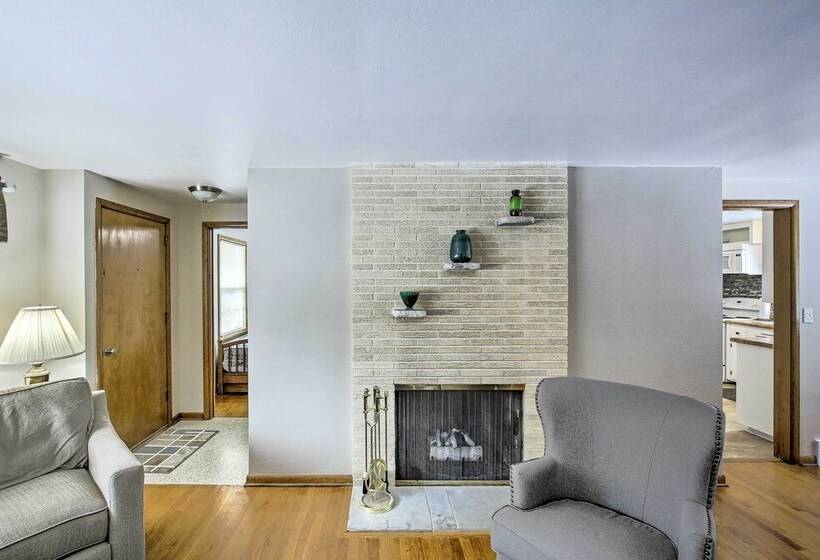 Green Bay Home: 3 Blocks To Lambeau Field!