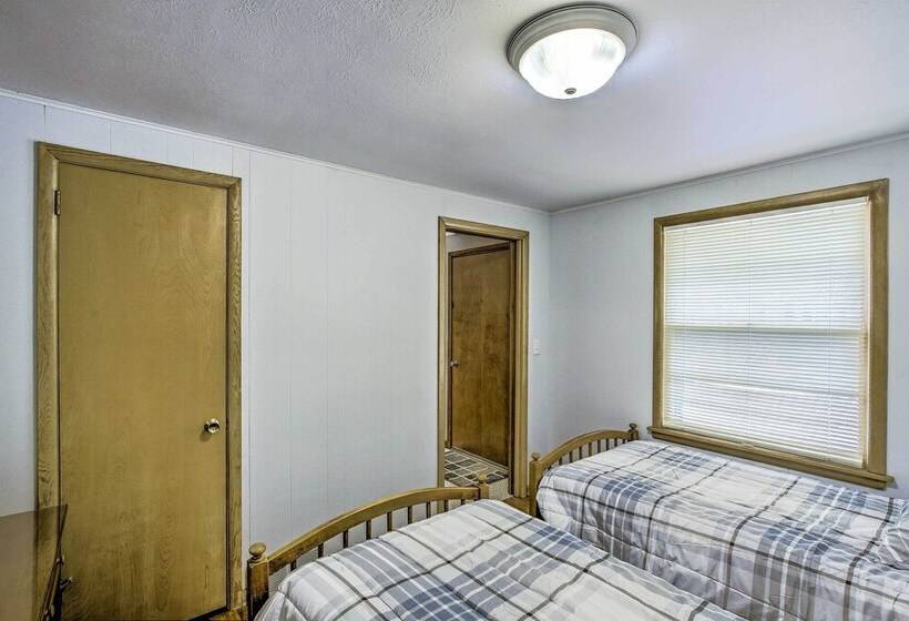 Green Bay Home: 3 Blocks To Lambeau Field!