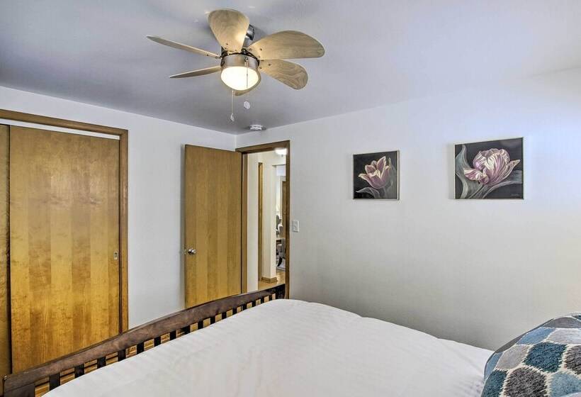 Green Bay Home: 3 Blocks To Lambeau Field!