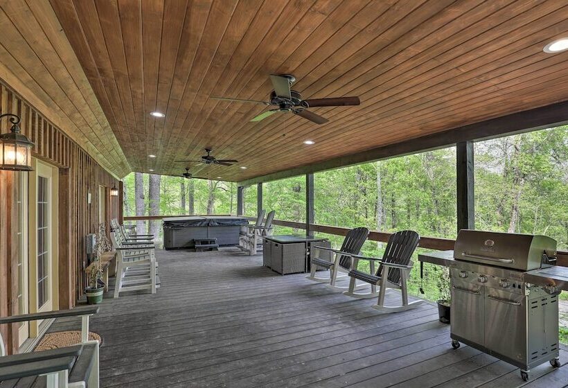 Hendersonville Cabin W/ Deck & Mountain Views