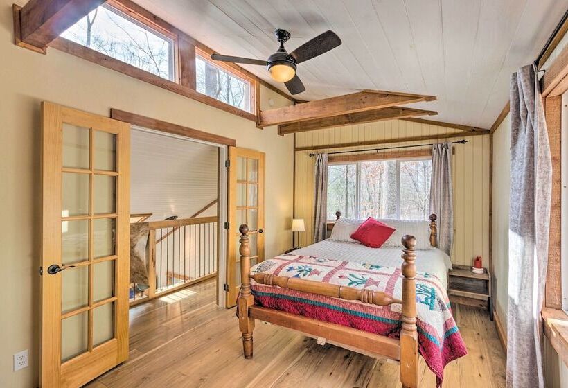 Hendersonville Cabin W/ Hot Tub, Views & Fire Pit!