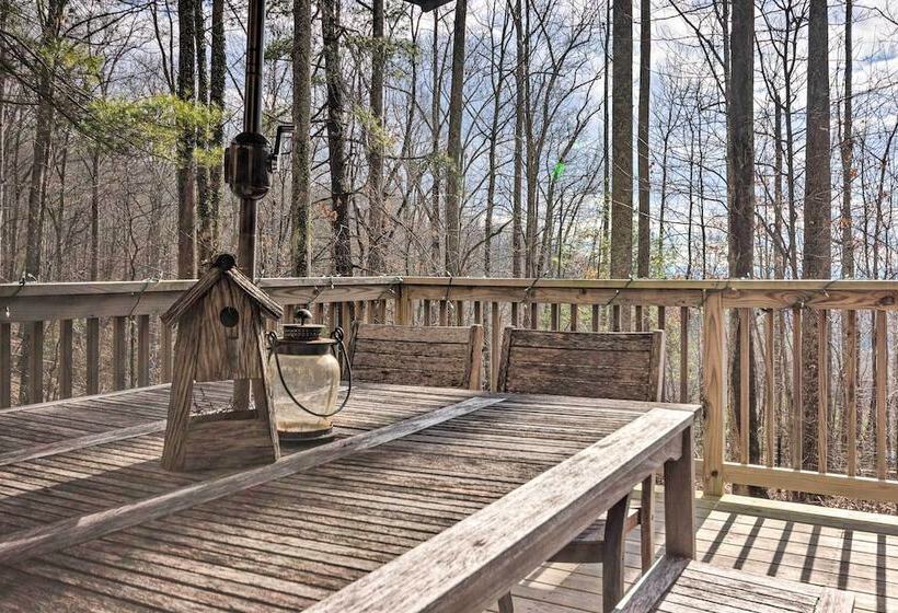 Hendersonville Cabin W/ Hot Tub, Views & Fire Pit!