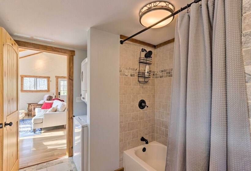 Hendersonville Cabin W/ Hot Tub, Views & Fire Pit!