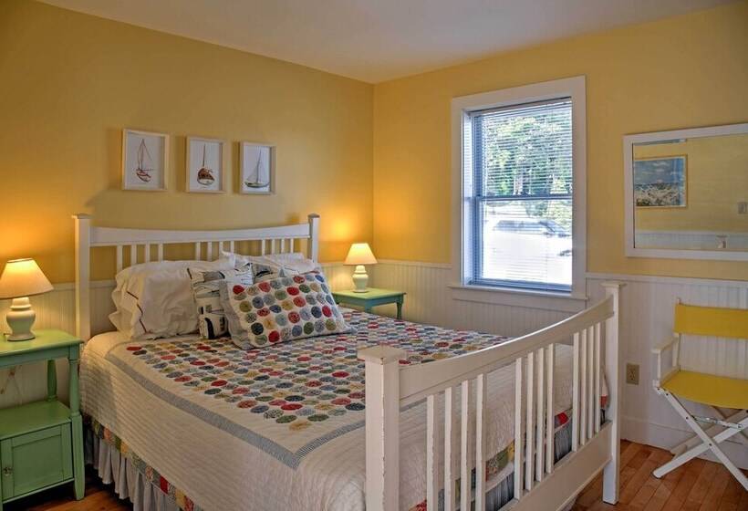 Heron Cottage  On Casco Bay W/ Deck & Boat Dock!