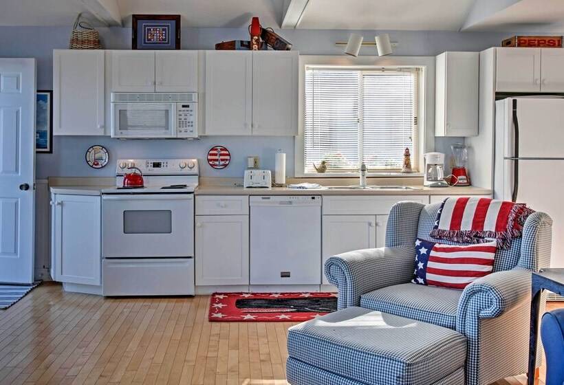 Heron Cottage  On Casco Bay W/ Deck & Boat Dock!