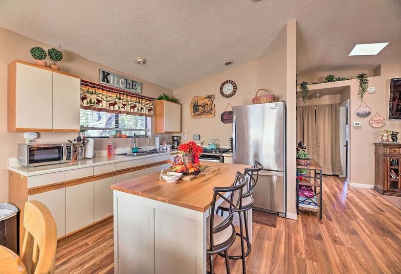 High Country Hideaway W/ Fire Pits & Grill!