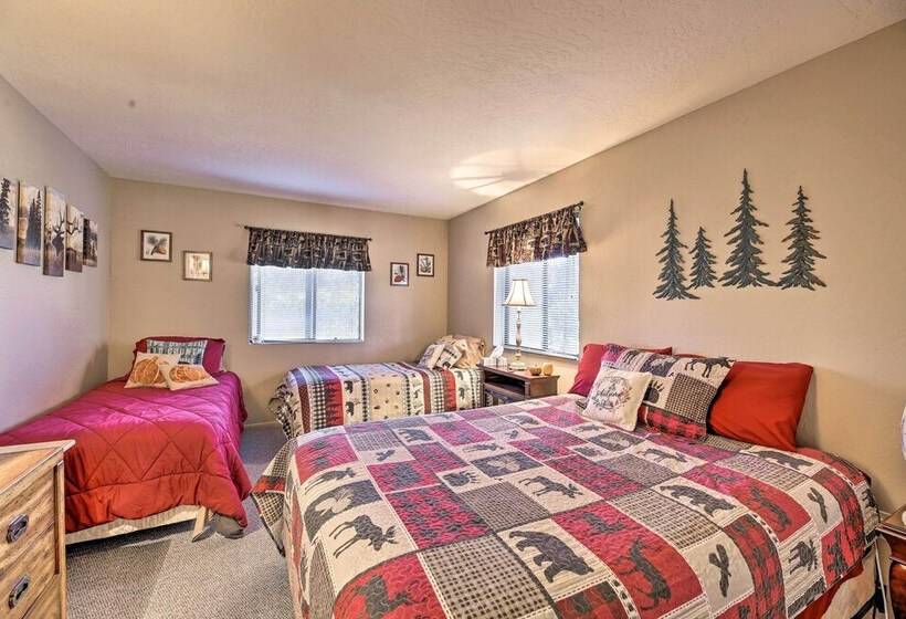 High Country Hideaway W/ Fire Pits & Grill!