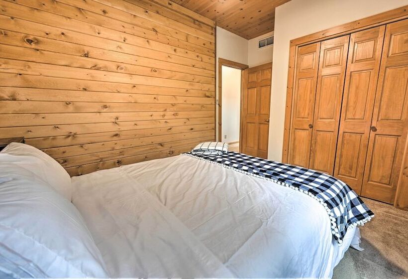 Hillside Hideaway W/ Hot Tub & Heated Patio!