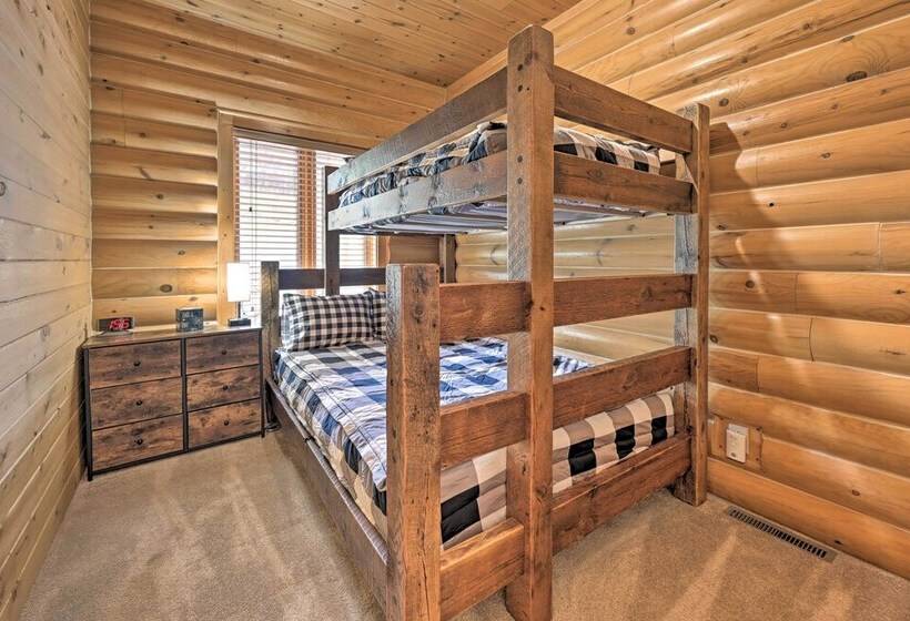 Hillside Hideaway W/ Hot Tub & Heated Patio!