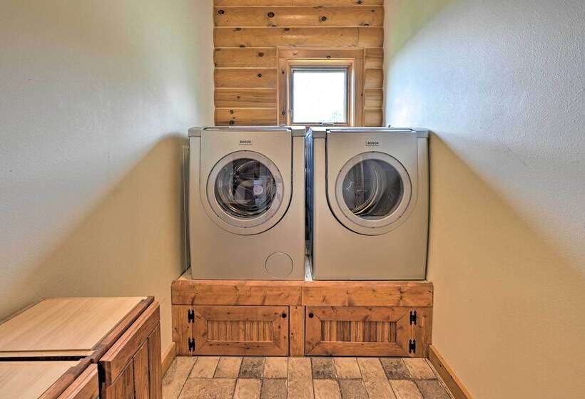 Hillside Hideaway W/ Hot Tub & Heated Patio!