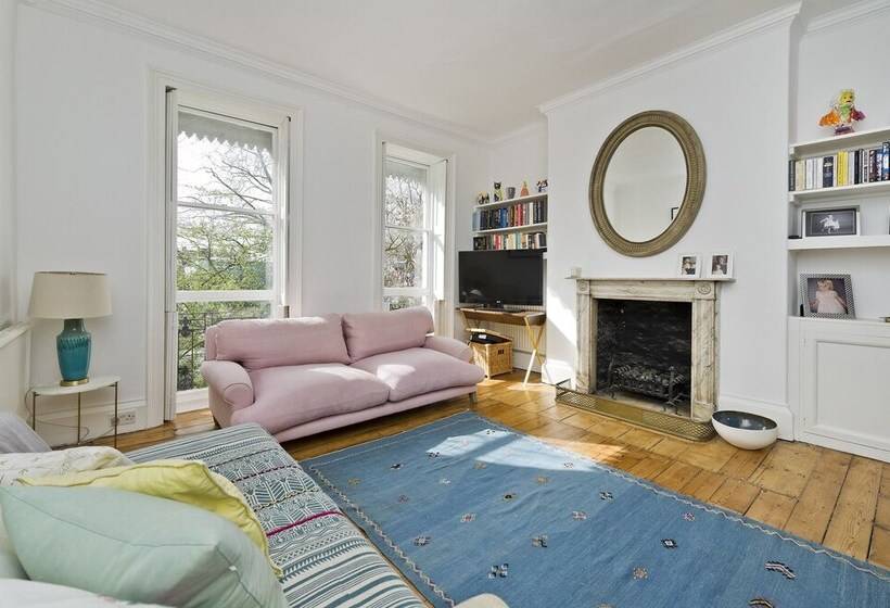 Historic Family Home Near Hampstead Heath By Underthedoormat