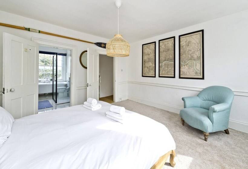 Historic Family Home Near Hampstead Heath By Underthedoormat