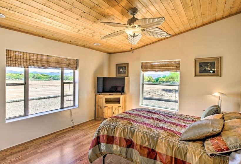 Luxe Scottsdale Home W/ Horse Stables & Pool!