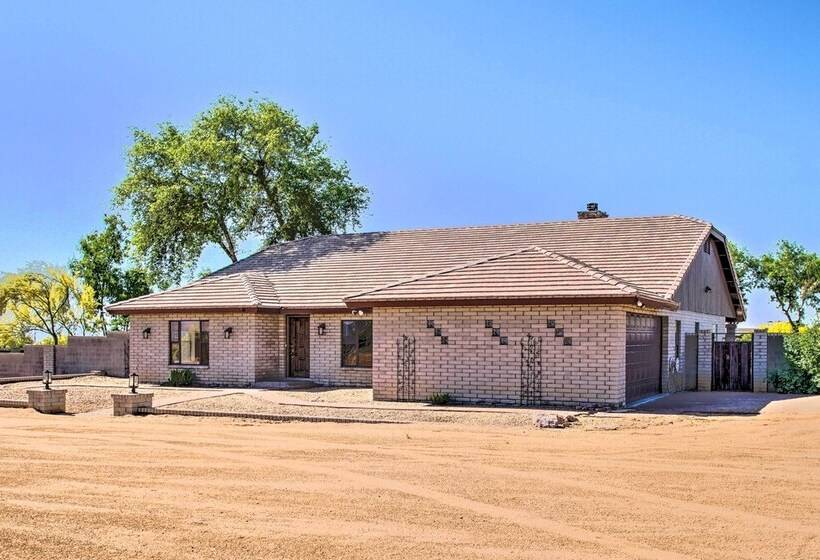 Luxe Scottsdale Home W/ Horse Stables & Pool!