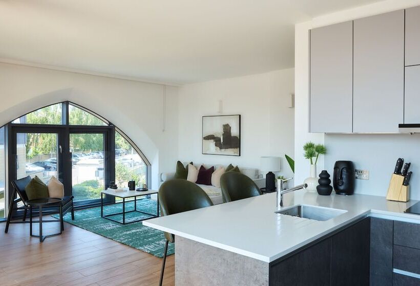 酒店 Kew Bridge By Viridian Apartments