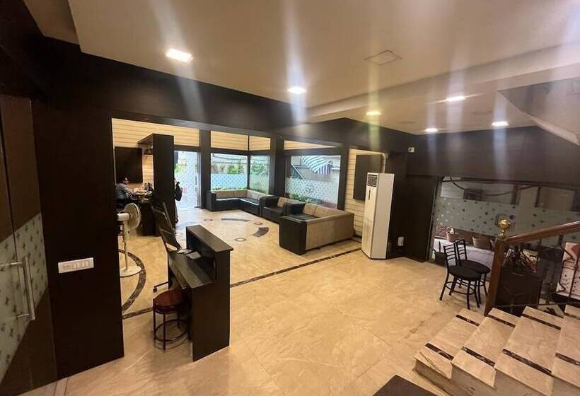 בית מלון כפרי City Tower Chennai Central