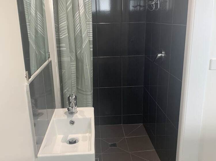 בית מלון כפרי Colac Otway Caravan & Cabin Park