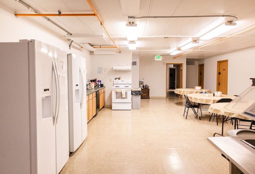 Отель Delta Lodge