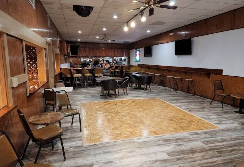 호텔 Delta Queen Lodge Bar Restaurant