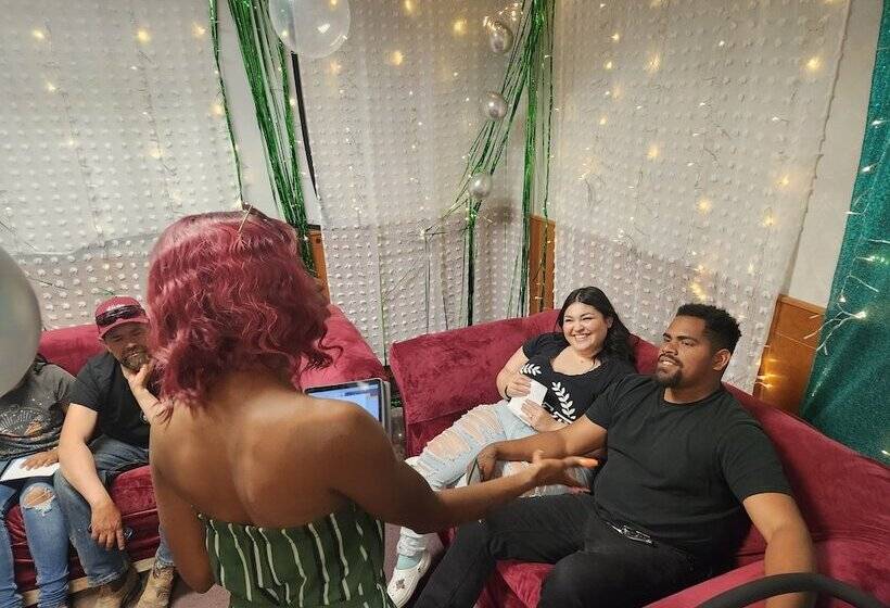 호텔 Delta Queen Lodge Bar Restaurant