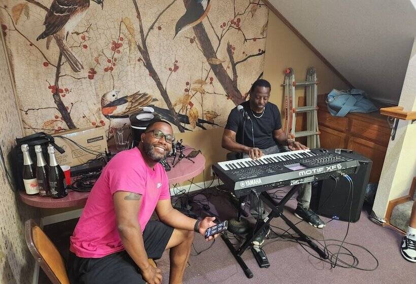 호텔 Delta Queen Lodge Bar Restaurant