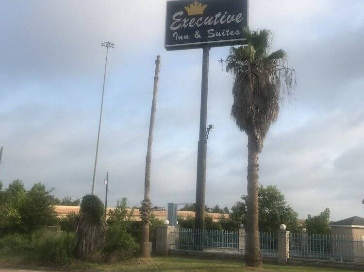 호텔 Executive Inn & Suites