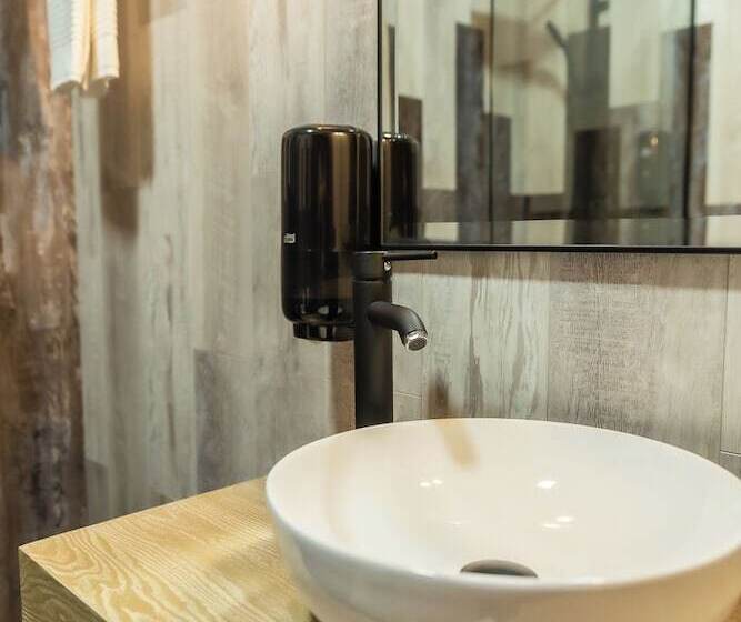 فندق Hostal El Bomba