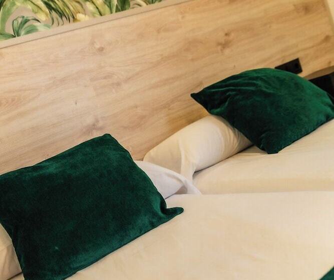 فندق Hostal El Bomba