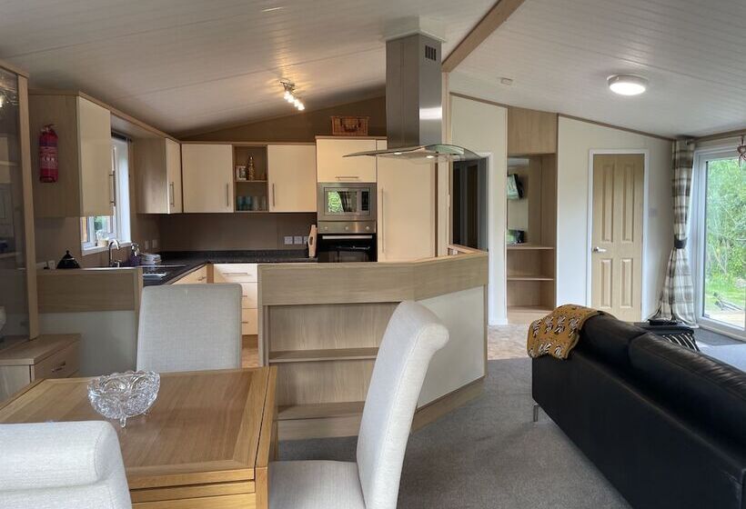هتل Immaculate 3 Bed Lodge In Otley