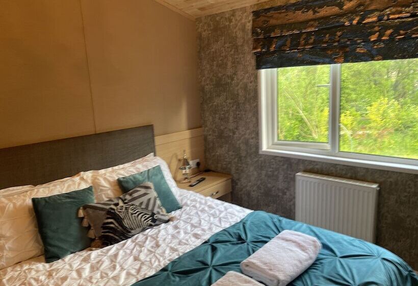 هتل Immaculate 3 Bed Lodge In Otley