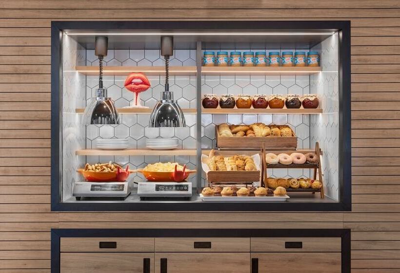 هتل Moxy Vienna City East