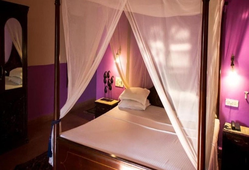 فندق Papa Jolly Eco Resort   Near Morjim Beach