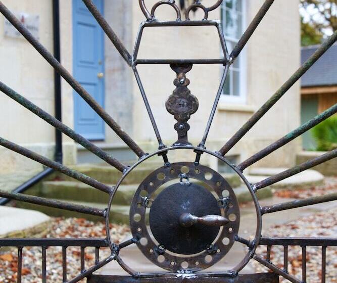 Отель Railway Apartments