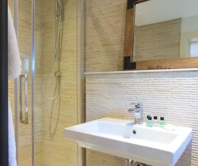 Отель Railway Apartments