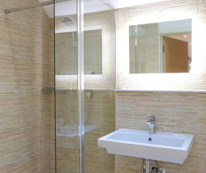 Отель Railway Apartments