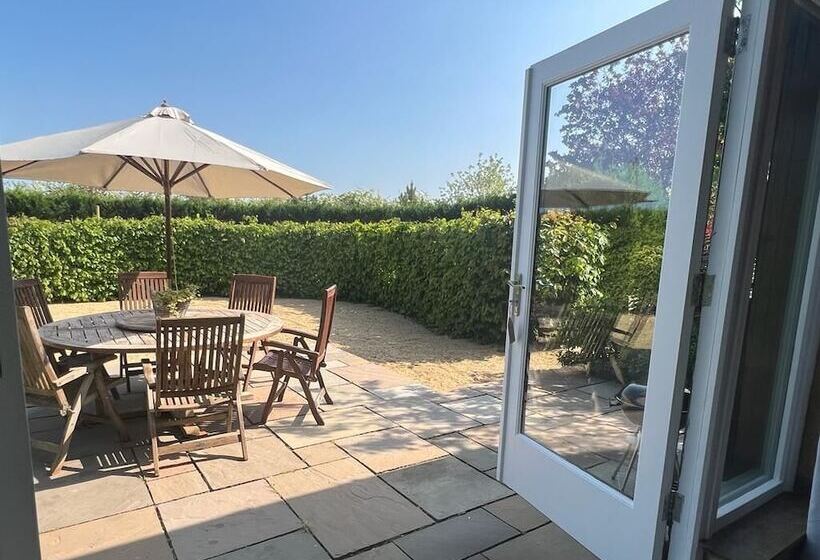 בית מלון כפרי The Hen House