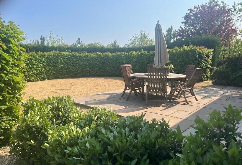 교외 호텔 The Hen House