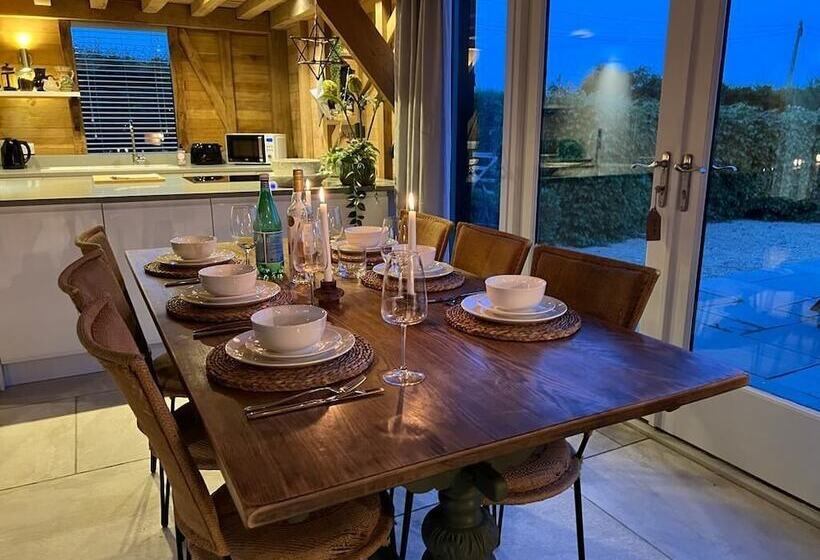 교외 호텔 The Hen House