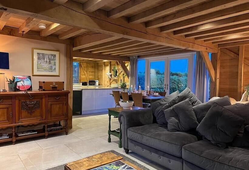 교외 호텔 The Hen House