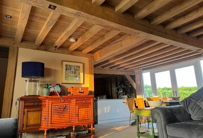 בית מלון כפרי The Hen House