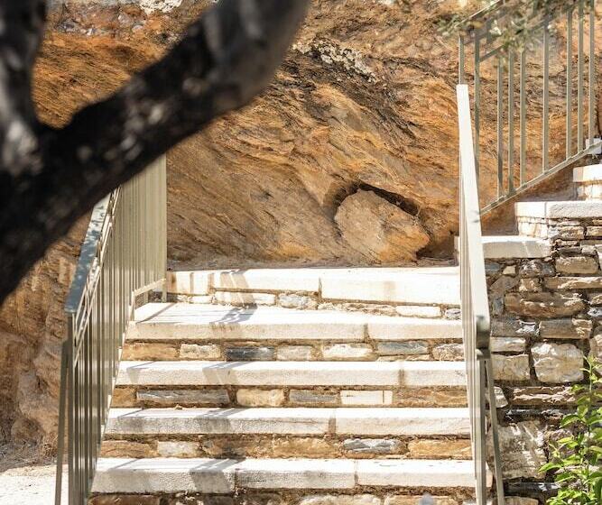 فندق ريفى Zos Suites