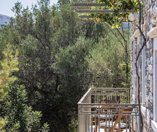 فندق ريفى Zos Suites