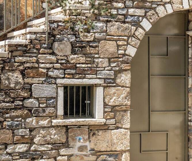 فندق ريفى Zos Suites