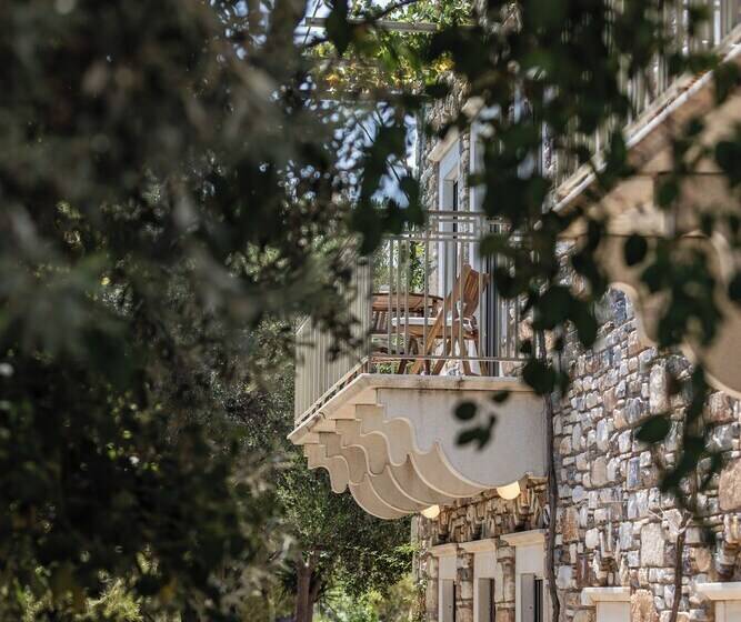 فندق ريفى Zos Suites